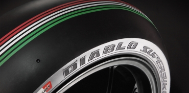 Pirelli изготовила шины с национальным флагом для чемпионата супербайк в честь 150-летия объединения Италии