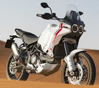 Ducati DesertX сочетает в себе ретро образ с внутренностями современных авантюристовDucati DesertX сочетает в себе ретро образ с внутренностями современных авантюристов