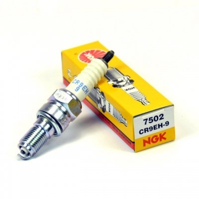 Свеча зажигания NGK CR9EH-9 / NGK 7502